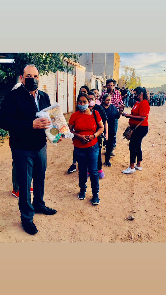 OmarBazanChih's tweet photo. Seguimos apoyando a las Familias Hoy en la Colonia Los Llanos Por medio del Patronato del Instituto de Estudios Superiores de Chihuahua IESCH por un mejor Futuro. https://t.co/2wnDnAFjZ2