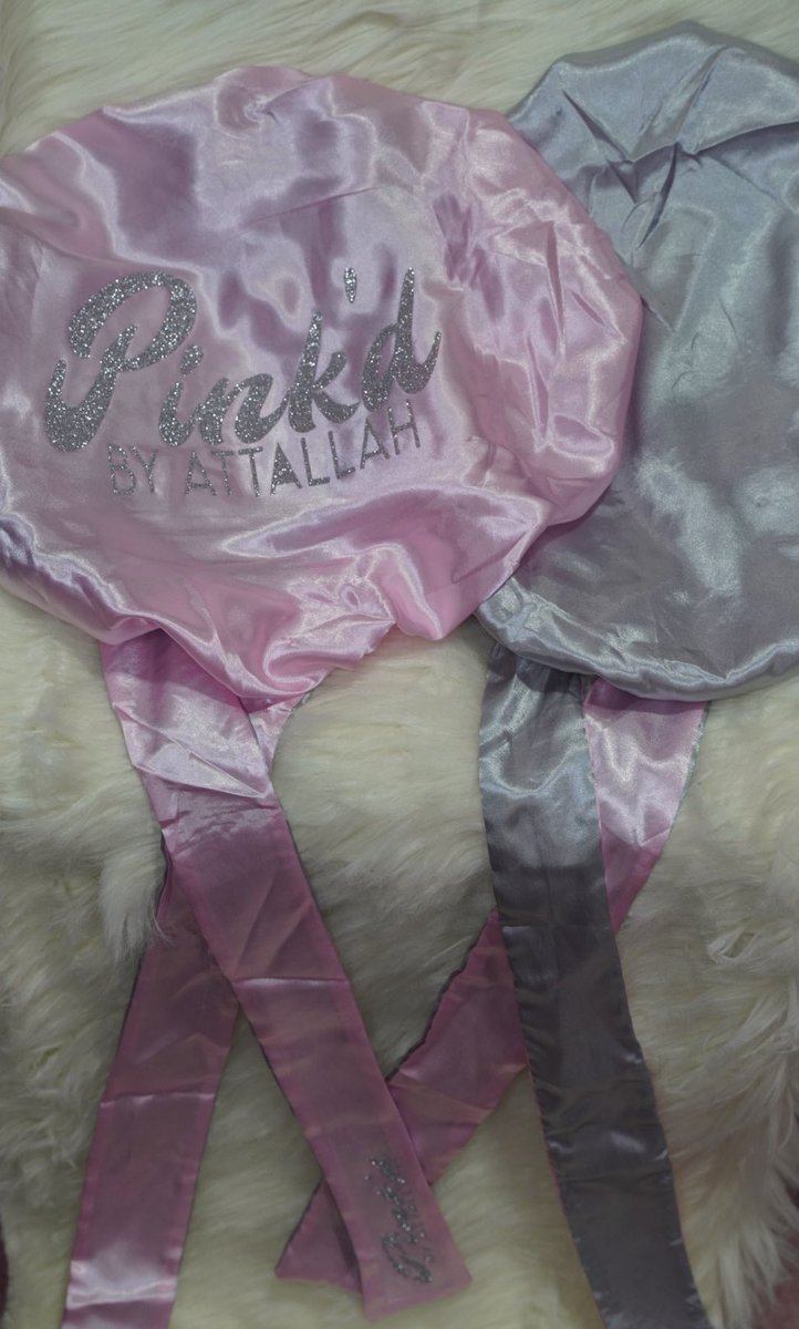ohthatsavaa's tweet photo. My 2-in-1 reversible bonnets are now available for purchase 💕 follow me on Instagram @Pinkstyledme and stay updated on new drops !!#ComeGetPinkd https://t.co/i7KYjjRYn8