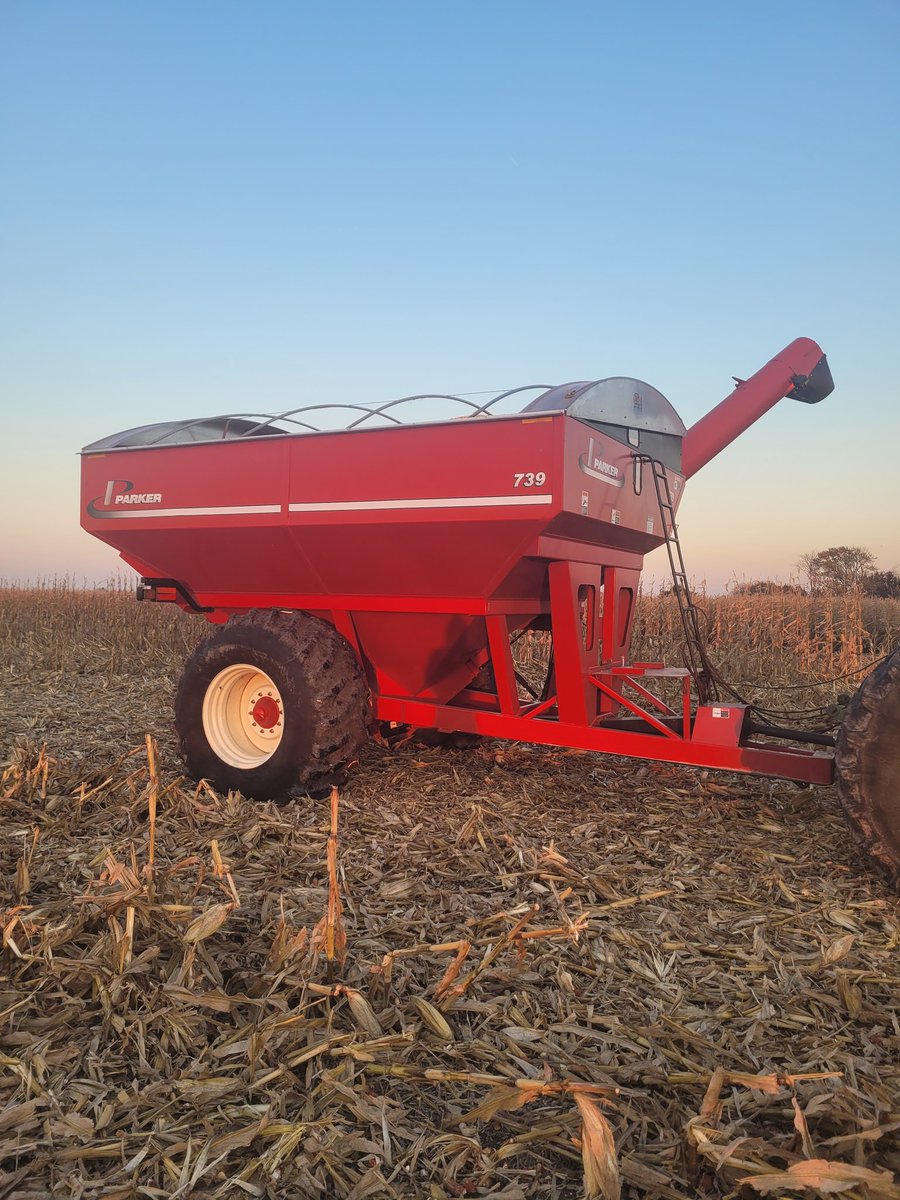 For Sale:

Parker 739 Grain buggy, 17 inch auger, 30.5 32 tires, tarp, lights. Excellent condition. 

29,900$ CAD

Call or text 5194642833/DM me.

Please Retweet!