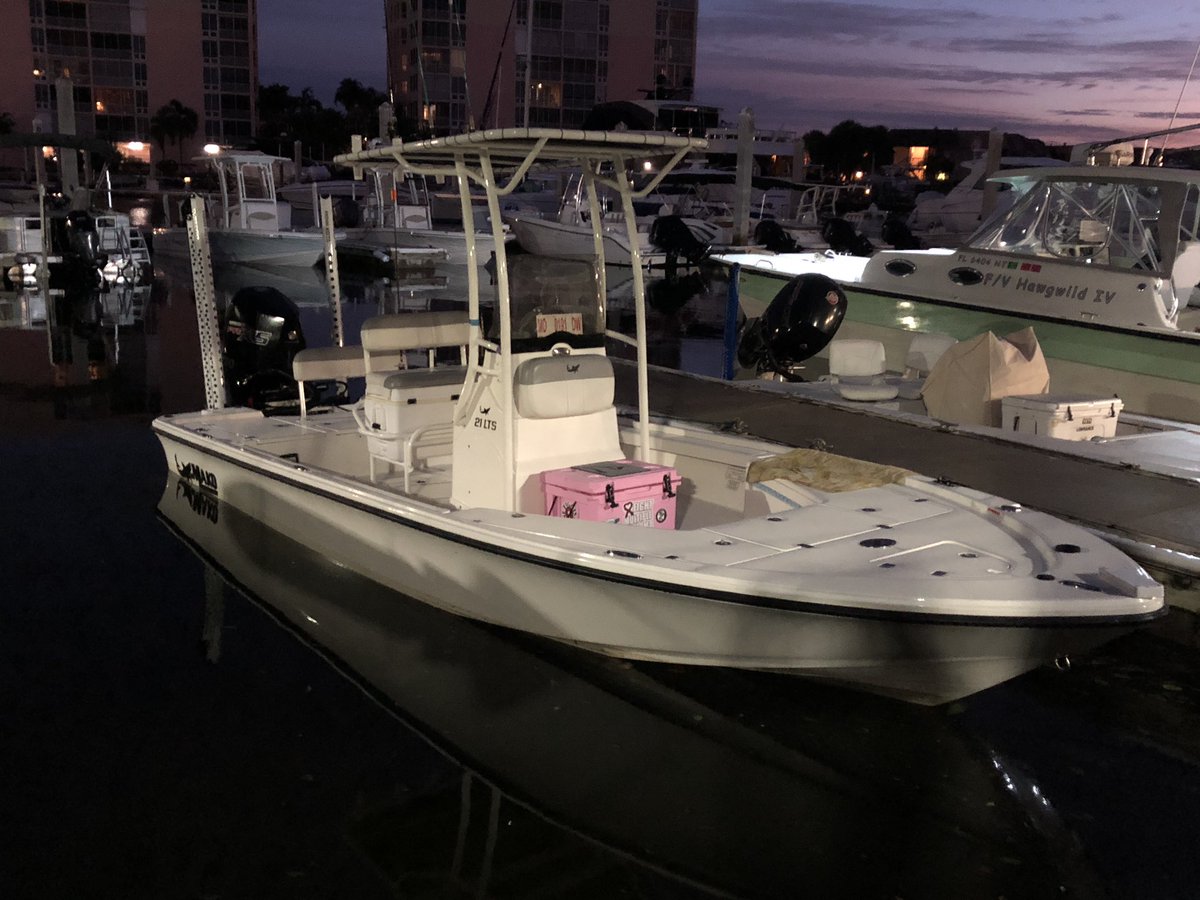 catchingthecure's tweet photo. Getting ready for work. Mako 21LTS is a fishing machine! @catchingthecure @BassProShops @MercuryMarine @BoatsMako https://t.co/rPtO7Aj1uG