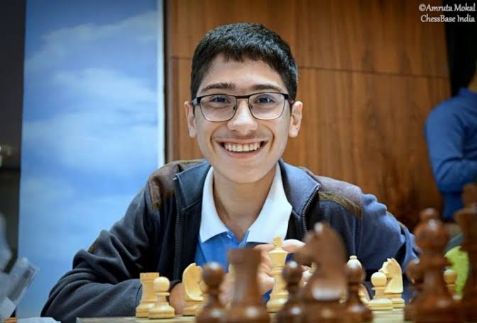 ChessBase India on X: Alireza Firouzja has reached 2793.3 at the age of 18  years and 140 days. Magnus Carlsen reached 2800 at the age of 18 years and  336 days! With