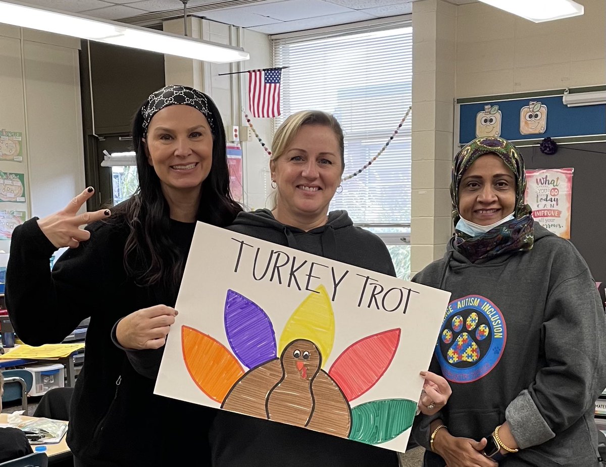 VerzoliniCRAS's tweet photo. So much fun at the CRAS Turkey Trot today! Everyone did an amazing job! Congratulations Bulldogs!! 🦃🏅 @ApplegatePE @CRA_Bulldogs @DebMadonna1 https://t.co/w3H6eOOZXX