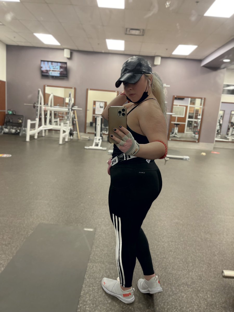 pervezzitaa's tweet photo. Night Workout Sessions How I MISSED U❤️‍🔥❤️‍🔥❤️‍🔥❤️‍🔥❤️‍🔥 #nightsessions #lateworkout #gymsessions #gymselfie https://t.co/ey7OdTS7c0