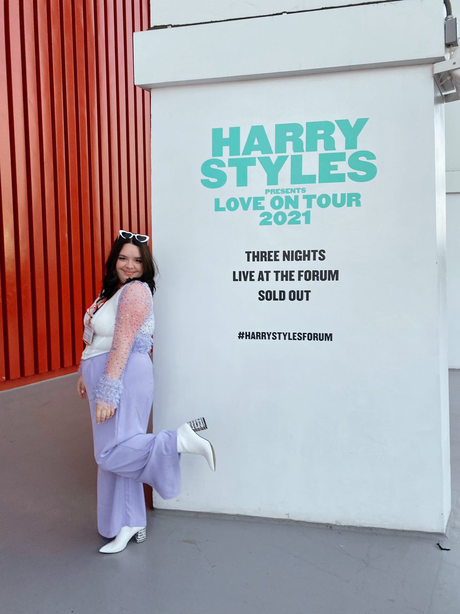 pantsuitstyles's tweet photo. you bring me home🧚💜 #HSLOTLA https://t.co/VEPiqoIEZH