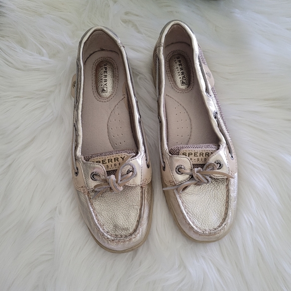 PullinDarla's tweet photo. So good I had to share! Check out all the items I'm loving on @Poshmarkapp #poshmark #fashion #style #shopmycloset #lanebryant #sperry #coach: https://t.co/F3O6EDk3FQ https://t.co/B9R2AUvxgx