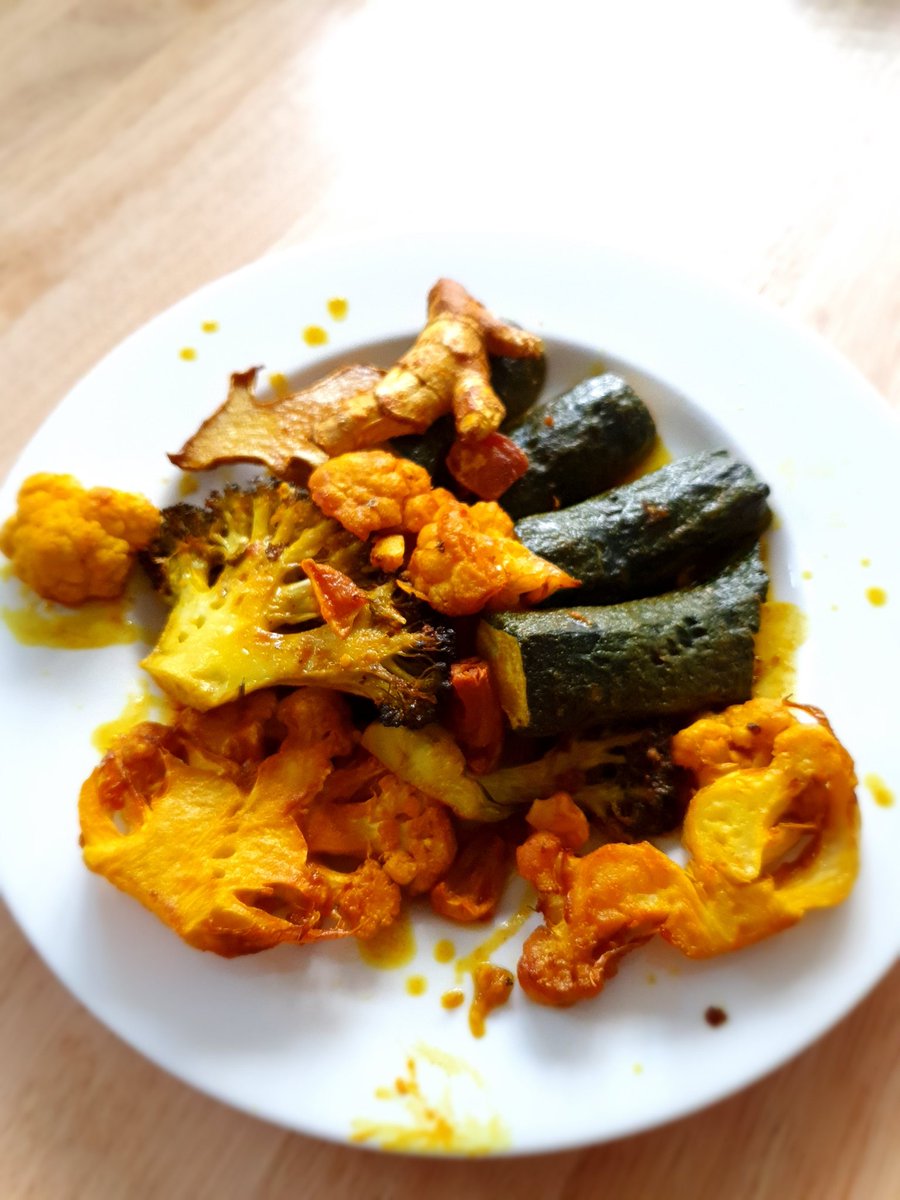 friendave's tweet photo. Roasted veggies. Really tasty and perfect now the colder weather has arrived. On their own or as a nice #lowcarb side. https://t.co/dbjBRQ2njS