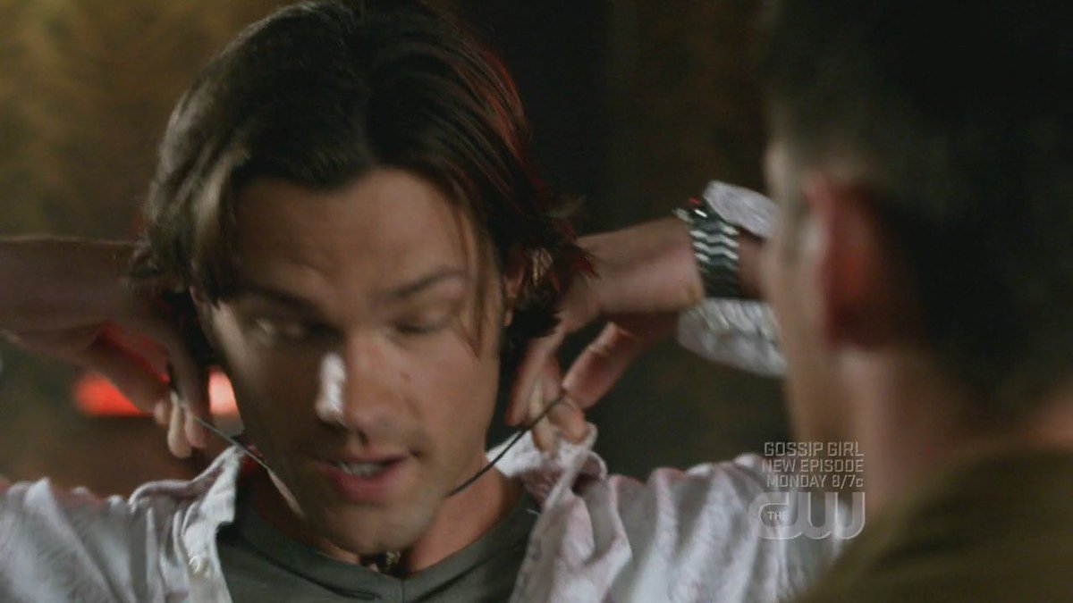 caz17_04's tweet photo. Jared had the samulet, When Jensen FINALLY got back home, after a ‘hell’ish 7 months apart, Jared gave it back to him

Same way Sam has the Samulet whilst dean was in hell &amp; when Dean FINALLY got back home, months later, sam gave it back to him.

Yeah, don’t think about this💔😭 https://t.co/eseemD2L3H