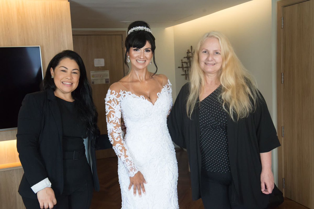 MorganaGuerra3's tweet photo. Casamento espetacular no Cristo Redentor!
Maquiagem e penteado Atelier Morgana Guerra! https://t.co/mbrKtTJr2L