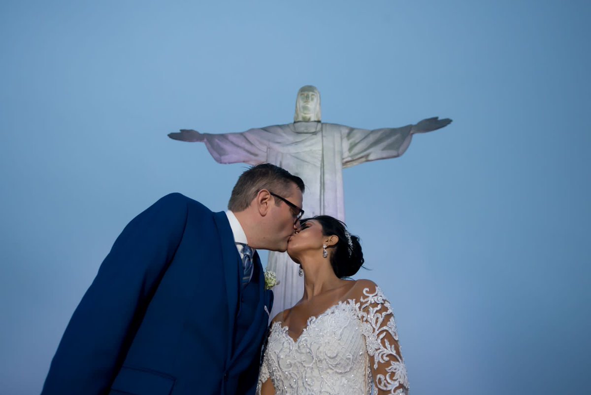 MorganaGuerra3's tweet photo. Casamento espetacular no Cristo Redentor!
Maquiagem e penteado Atelier Morgana Guerra! https://t.co/mbrKtTJr2L