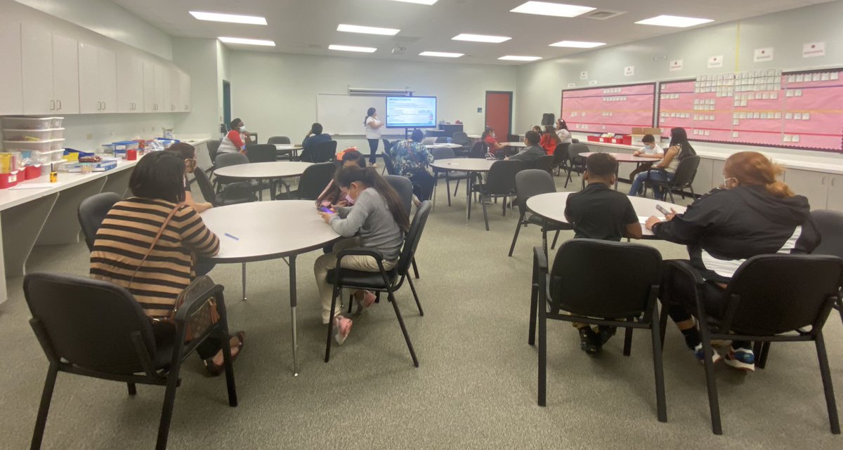 Mayte_G_Olivo's tweet photo. Great parent turn out for our Level-Up Meeting. We will host another one for those that could not make it. #hereforourstudents #makingseguingreat @juanseguinhisd @Garibaldi3HISD @Achieve180_HISD @wpineda30 https://t.co/QBg80YHDfT