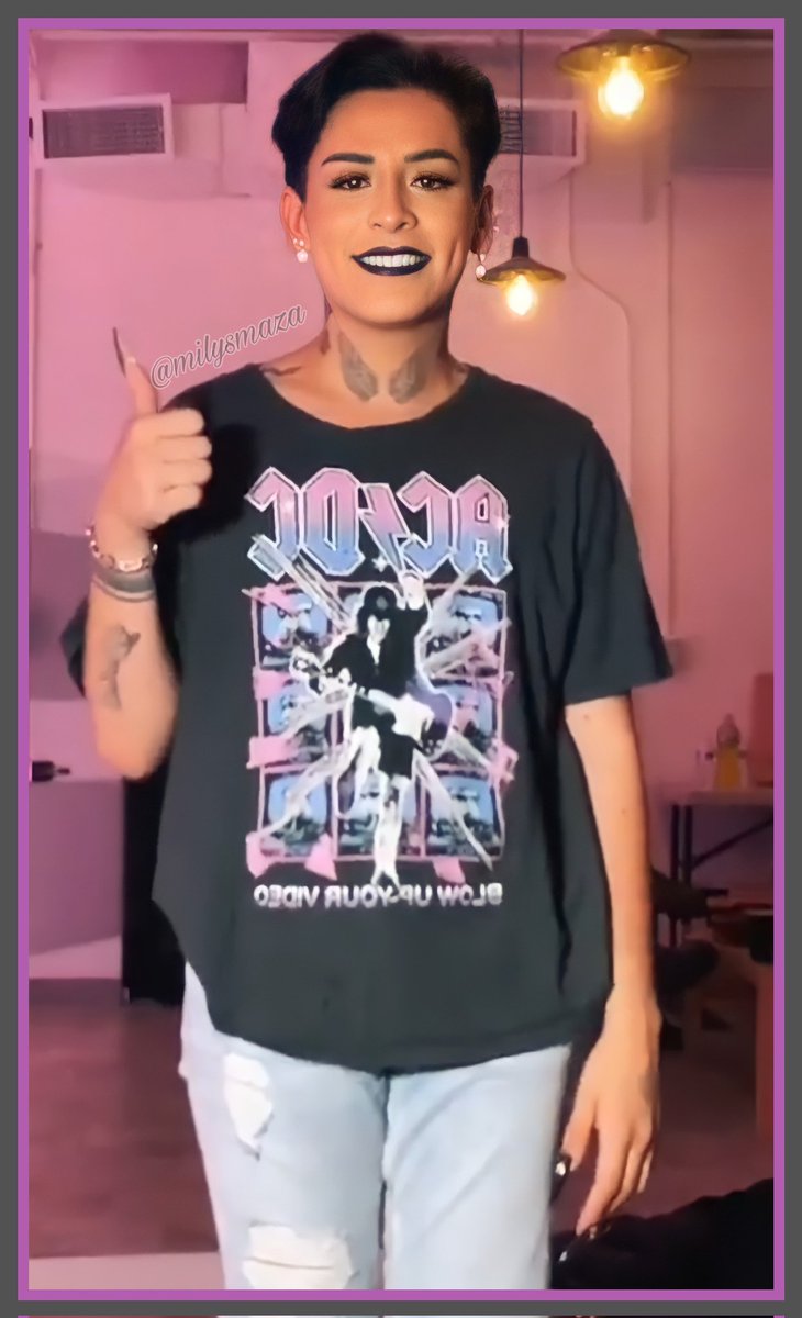 MilySMaza's tweet photo. Si alguien te lleva un regalo pero no lo aceptas, a quien pertenece el regalo?? 
A quien te lo da, cierto??
Pues lo mismo pasa con el odio, la envidia y las ofensas... Mientras no las aceptas, siguen perteneciendo a quien lo llevo. Te amo nene!!!
#Kunno #InfluencerLatino #PCAs https://t.co/orxbMiZJKI