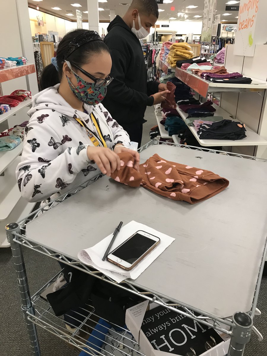 Rich2Transition's tweet photo. @RichlandTwo Transition students interested in working in retail gain authentic experiences with store recovery.  Thank you @Kohls 1195 for this learning opportunity!  Our students are eager to learn all they can! #careerready @KatiniaD @BlythewoodHigh @rvhs https://t.co/OlNrTtcHpS