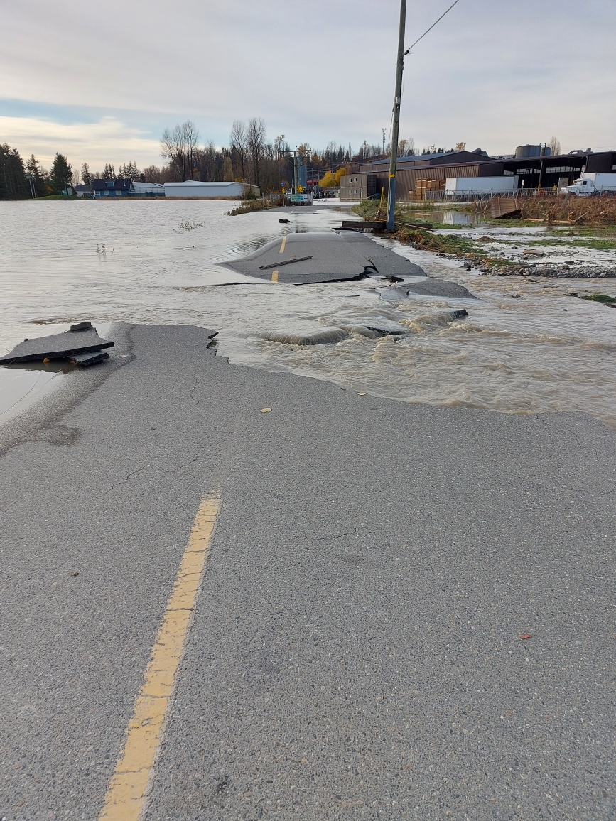 AbbyPoliceDept's tweet photo. Abbotsford City staff have made some progress on assessing roads and infrastructure within the Sumas Prairie.  Many roadways have damage.  Crews have suspended the inspections for this evening and will resume in daylight hours. https://t.co/WpmEfELh5g