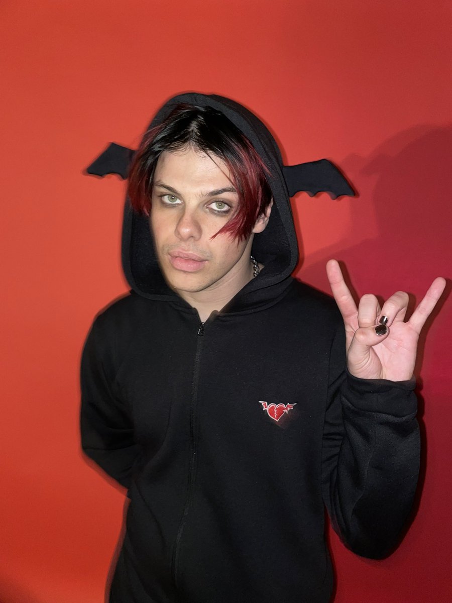 alloutanyday's tweet photo. i just think that ✨ yungblud ✨ https://t.co/wNgHOGZ5vJ
