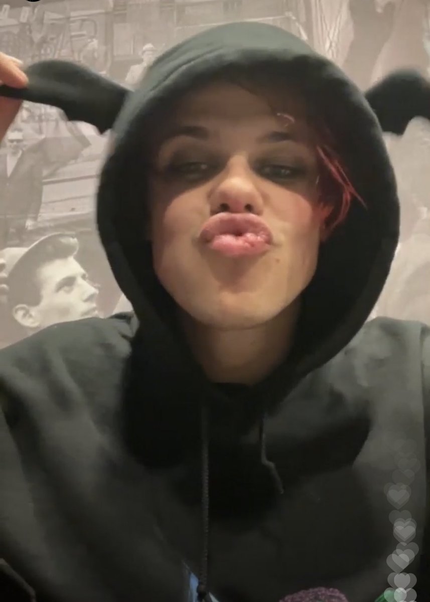 alloutanyday's tweet photo. i just think that ✨ yungblud ✨ https://t.co/wNgHOGZ5vJ
