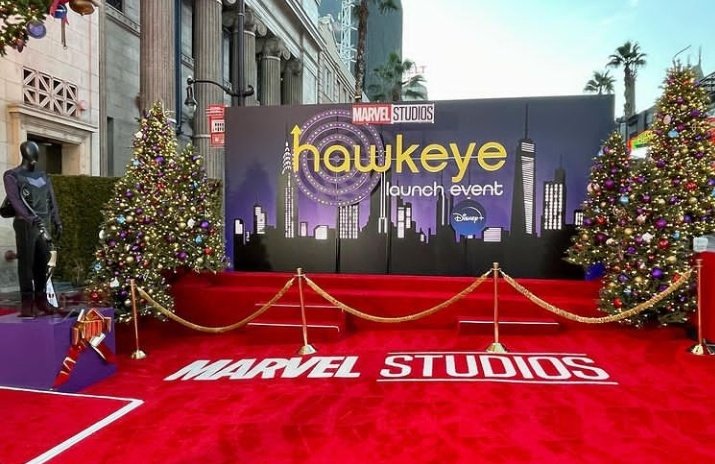 HawkeyeBRA's tweet photo. Nova imagem do red carpet da premiere de #Hawkeye no The El Capitan Theatre, em Los Angeles. https://t.co/7Gz6IPD0s0