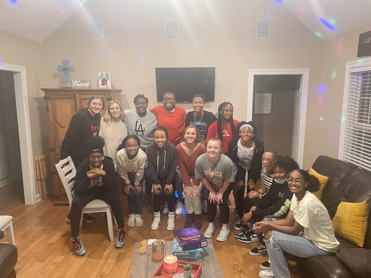 LadyBlazeHoops's tweet photo. Come see us tomorrow @ Meet the Blaze @ 6 PM @ BHS!!!!!!!! Pizza 4 sale! BHS gear on sale!!! #BeThere 🧡🧡🧡 #GoLadyBlaze https://t.co/JSXvO28dbD