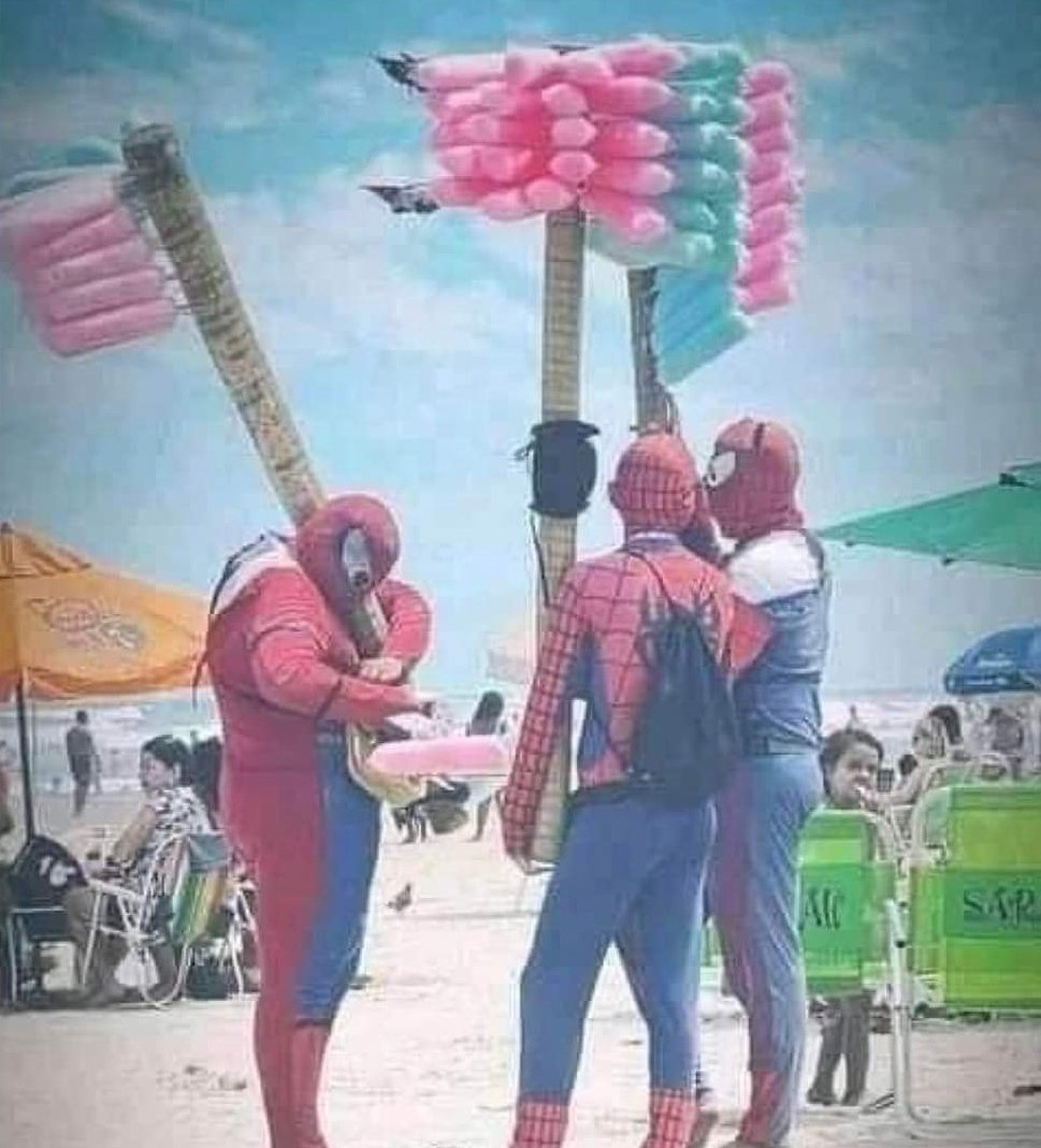iMemeflixx's tweet photo. Spider Verse confirmado. Estoy llorando. 😭❤️ https://t.co/u8OcZ3BPwm