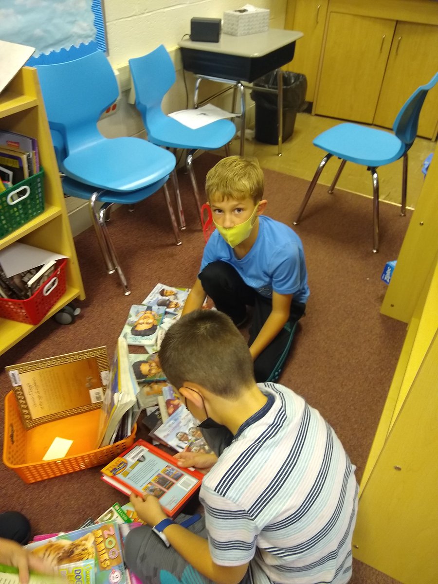 Today kind volunteers in Room 202 worked hard to tidy up our nonfiction book bins since we will be starting our "Reading to Learn" (nonfiction) unit after Thanksgiving! #d39cheetahs