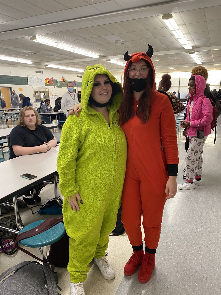 HTSD_Steinert's tweet photo. 📣 Who’s got SPIRIT?? We do! We do! It was so great to see our #SpartanPRIDE in full effect with our first day of Spirt Week. Put the PJs away because tomorrow is #ClassColor Day 💚 @PrincipalONeill @VPBRAZILSHS @WeAreHTSD @HTSDSecondary https://t.co/hmtHqI6D6w