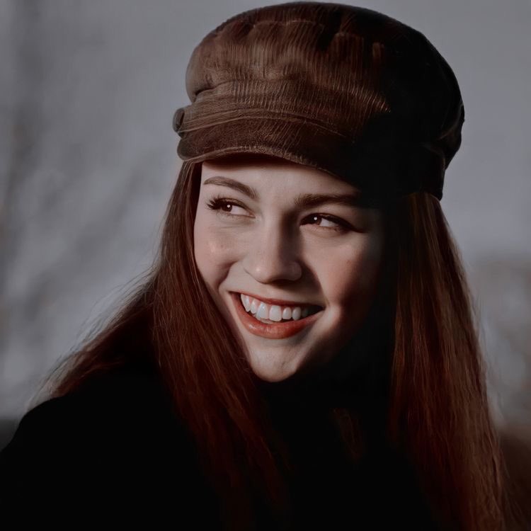 bansheediana's tweet photo. Si tu novia es pelirroja oscuro, pertenece a la casa Gryffindor y formó parte de la Orden del Fénix, no es tu novia, es la mía <3 https://t.co/omSFkTwRjI