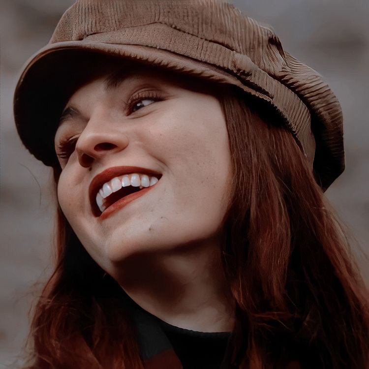 bansheediana's tweet photo. Si tu novia es pelirroja oscuro, pertenece a la casa Gryffindor y formó parte de la Orden del Fénix, no es tu novia, es la mía <3 https://t.co/omSFkTwRjI