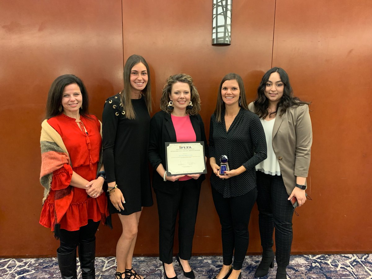MrsZick_MCS's tweet photo. Thankful to work with these dedicated teachers and administrators to promote cultural awareness and be recognized as a distinguished Dual Language Immersion program! 💚💛 https://t.co/aUWSUkEptA