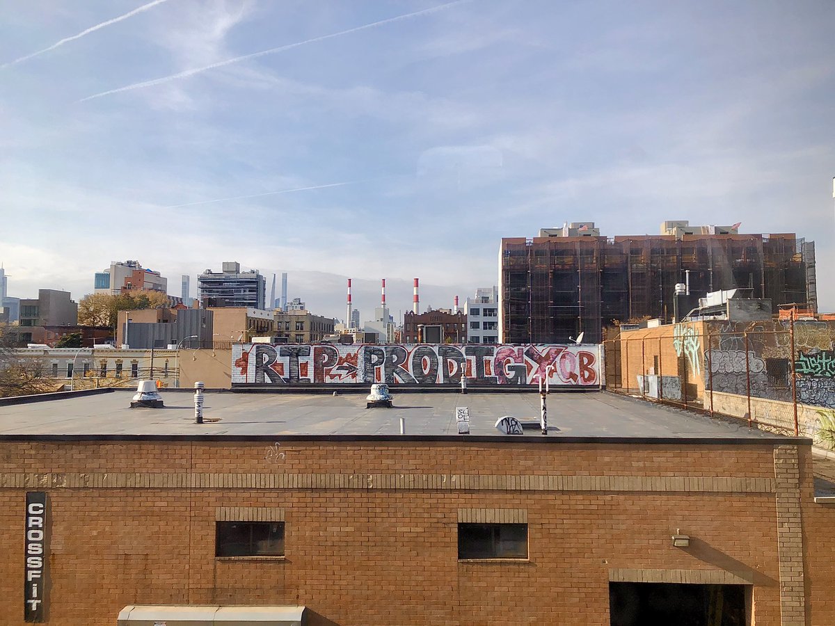 fuelgrannie's tweet photo. #trainpics #fallintoqueens #queensishome #becausequeens https://t.co/Zec7HwfFyO
