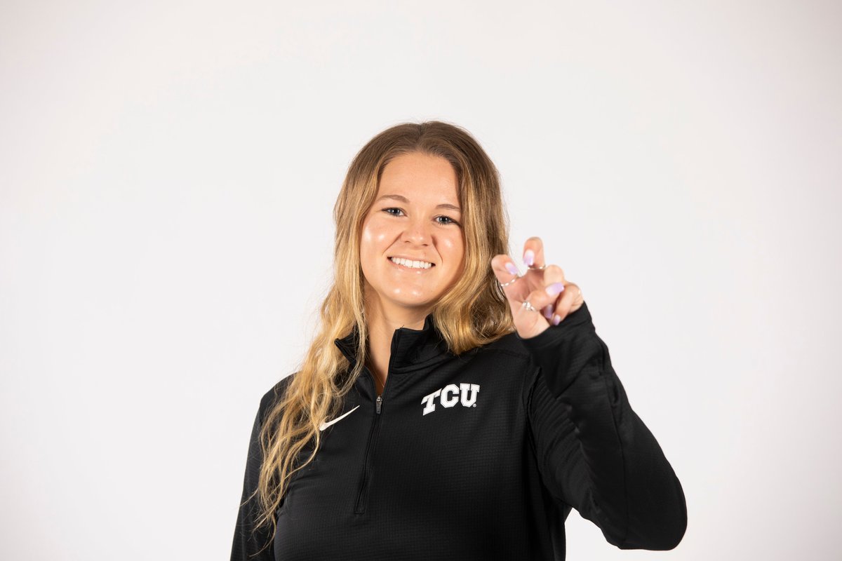 TCUswimdive's tweet image. 🚨 SCHOOL RECORD 🚨

Rylee, Sheridan, Ashleen and Olivia break the school record in the 400 medley relay with a time of 3:39.14‼️

#GoFrogs | #TPWF