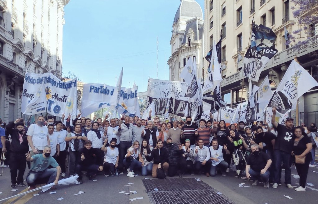 Partuniversidad's tweet photo. Día de la militancia peronista
En la plaza junto a miles de compañerxs acompañando a nuestro presidente @alferdez
#parteok
#partemujeresydiversidadok
#partejuventud
#parteuniversidad https://t.co/UdyLI4z8k8