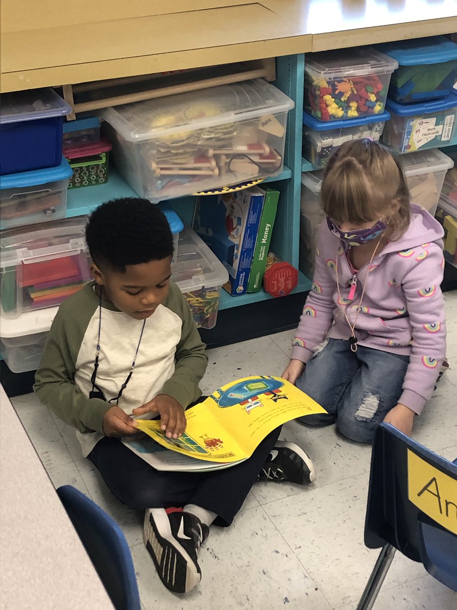 gves_smith's tweet photo. Reading thanksgiving books with a friend @GreenValleyElem https://t.co/BsgzUE6Tea