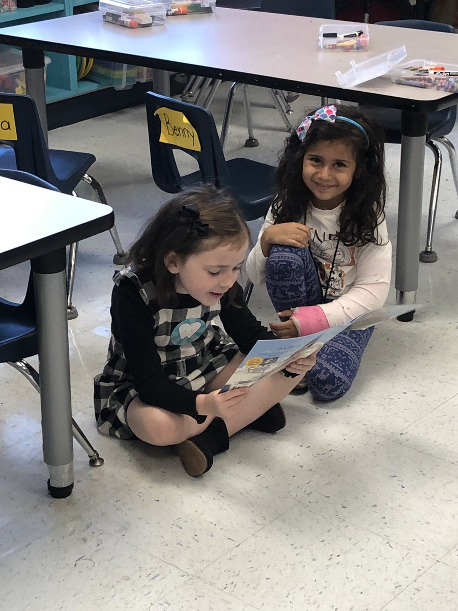 gves_smith's tweet photo. Reading thanksgiving books with a friend @GreenValleyElem https://t.co/BsgzUE6Tea