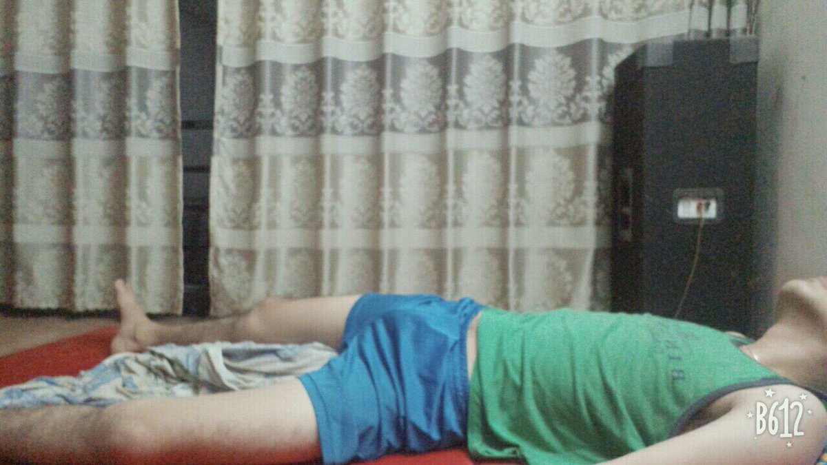 LKinTrung13's tweet photo. Nằm khiêu khích… https://t.co/xp0v9dczn4