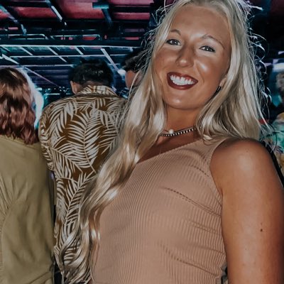 ashleyschafer_'s tweet photo. she’s a 𝚍𝚎𝚟𝚒𝚕 and an 𝑎𝑛𝑔𝑒𝑙 all wrapped up in one ♪ 🖤 https://t.co/x6fyxB8TsZ