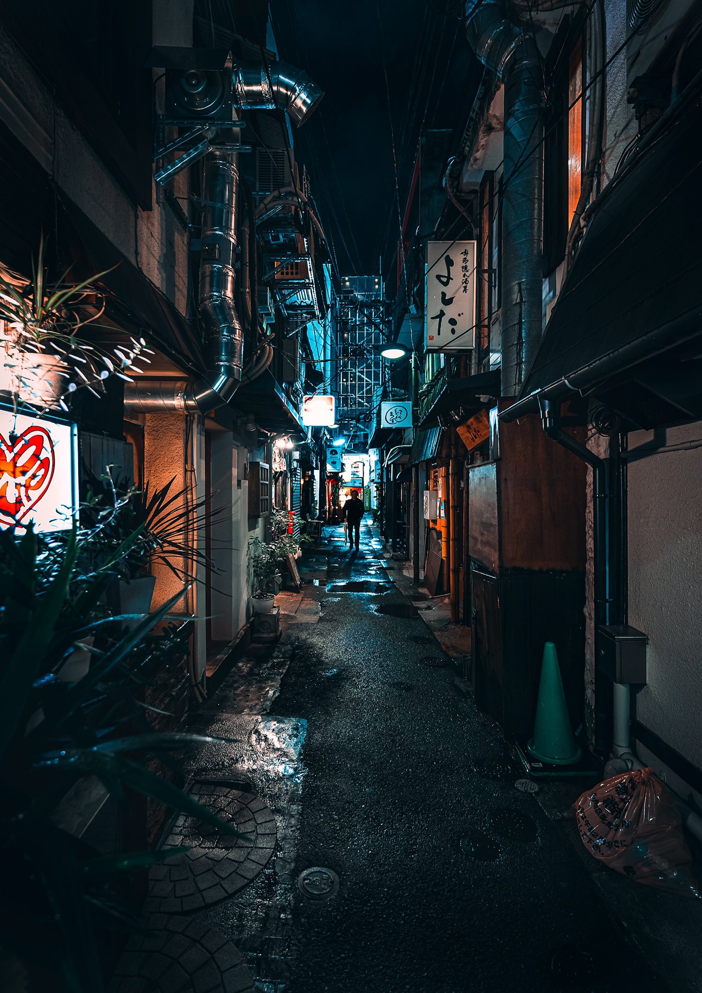 Twitter এ ちる 雨の日の路地裏最高 T Co 4id7r0aiag ট ইট র