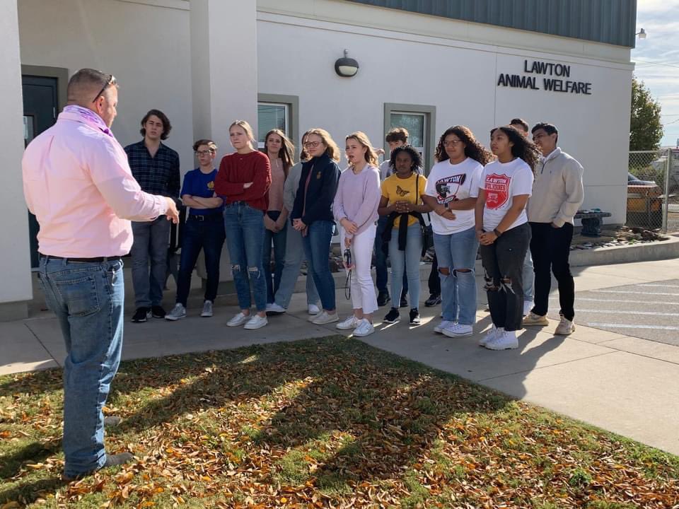 LawtonPS's tweet photo. It was an INCREDIBLE day for our Jr. Leadership Lawton Fort Sill students. They met with city and community leaders, discussed leadership focuses, & spent time collaborating on new initiatives to make a positive impact in our community!
#WeAreLPS #LawtonPS #oklaed #LPSNextLevel https://t.co/JjmEaIhTCg
