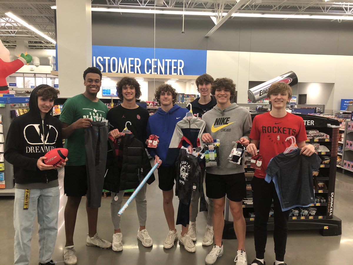 reedybasketball's tweet photo. Great night 

☑️ Give back #AdoptAnAngel
☑️ Break Bread
☑️ Go support future Reedy Lions

#family #runasone #rhsroar 

@phmsboys @reedylions @zlearnmore @reedybooster @AkinsolaNoah @rylen_mitro20 @Connormcgrath05 @WalkerMcDonald7 @lanceboxell @matt_hope1 @RHSCoachWalker https://t.co/X9B90bMIjh