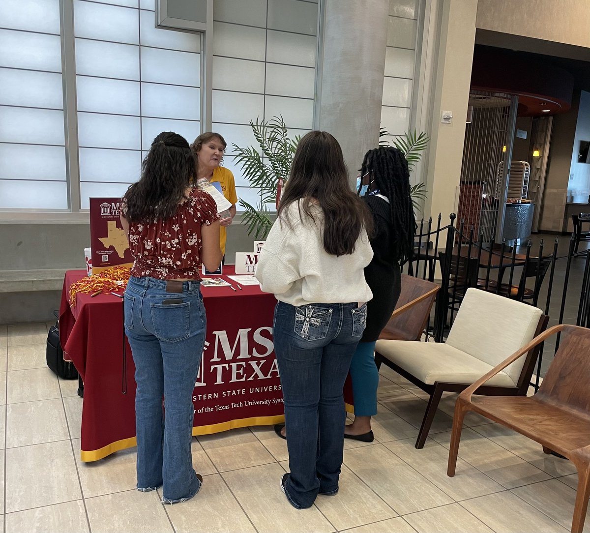 <a href="/Dubiskic300/">Dubiski College & Career Center</a> hosted a successful mini in-person college fair today!! Thank you for exposing and impacting our students! #exposurematters <a href="/GenerationTexas/">Generation TX</a> <a href="/grandprairieisd/">Grand Prairie ISD</a>