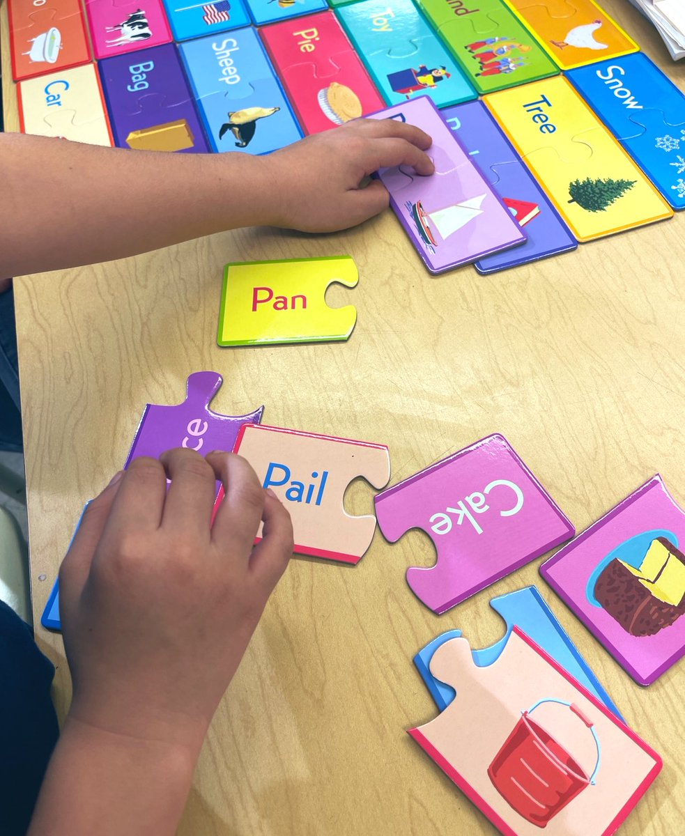 msferrinho's tweet photo. Working with students who are talented enough to know a different primary language. 💗 Other languages are like puzzle pieces we can use, when learning English or secondary languages. https://t.co/bfl5ODauMb