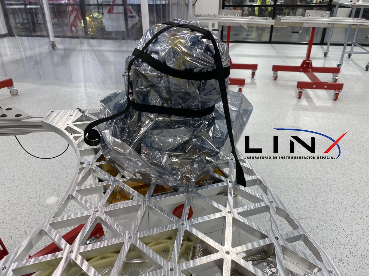 Colmena montado en el Deck y protegido de movimientos durante ensambles mecánicos faltantes por Astrobotics