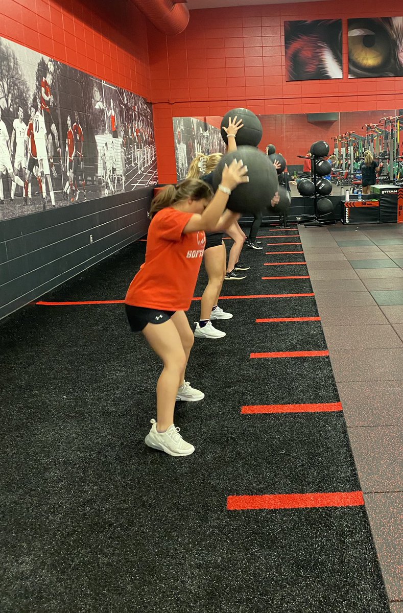 softball_brhs's tweet photo. #hardworkmatters Getting work done today! Great job on the track today with your speed training and incredible focus in the weight room! #togetherwewill! https://t.co/hlygfoQiNx