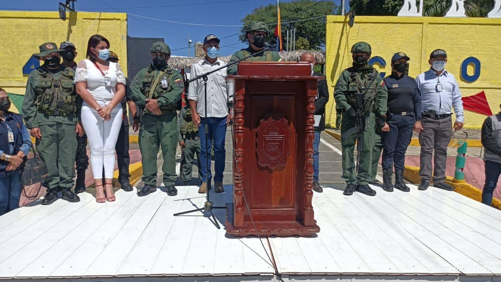 El Gobernador (e) junto al G/D <a href="/ReyesChivo/">G/D Hector José Reyes Aguado</a> y otras autoridades dieron inicio al Plan Operación República Elecciones Regionales y Municipales  Noviembre 2021.