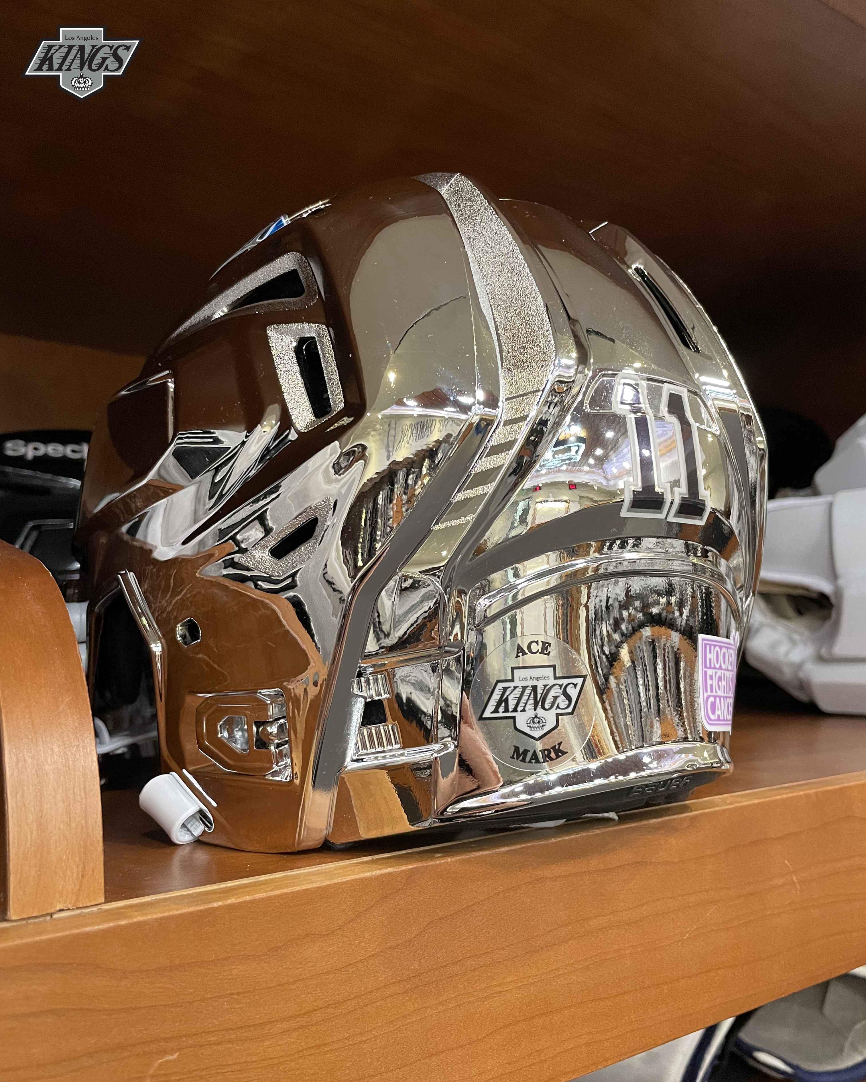 Chris Creamer  SportsLogos.Net on X: Check out the reflective silver  helmets the Los Angeles Kings will be wearing tonight as they début their  new retro-inspired alternate white uniforms (photo via @LAKings)