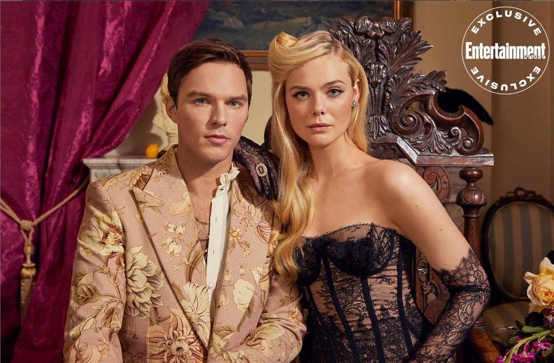 rainhasnatv's tweet photo. Os maiores! Elle Fanning e Nicholas Hoult para a capa da Entertainment Weekly, promovendo a segunda temporada de #TheGreat, que estréia nessa sexta-feira. https://t.co/WcLtKqcWsq
