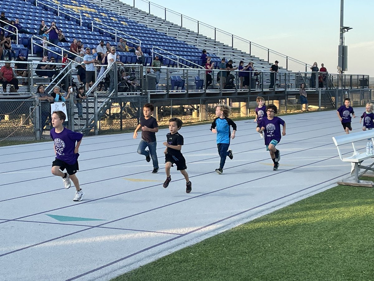 lesliecbaty's tweet photo. Marble Falls ISD Turkey Trot 2021! Awesome! @MarbleFallsISD @MFEnews @SpicewoodE @HighlandLakesEl @ColtElementary https://t.co/uKCSL94yyG