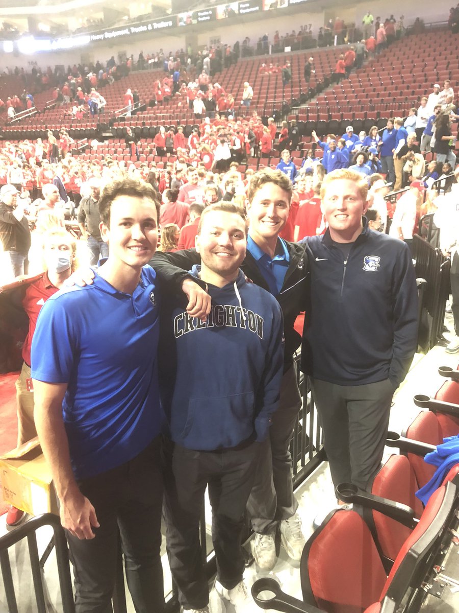 MichaelStatz's tweet photo. @bdrass We would love to take you up on this offer… as die hard jays fans you know where to find us. We will be sitting in the front row of CHI for the rest of the season! #RollJays @bdrass @cucoachmac @JManigat12 @WillArtino31 @kevinmackey_ @huke_leller @benkrapfl8 https://t.co/phoTcWTDxF