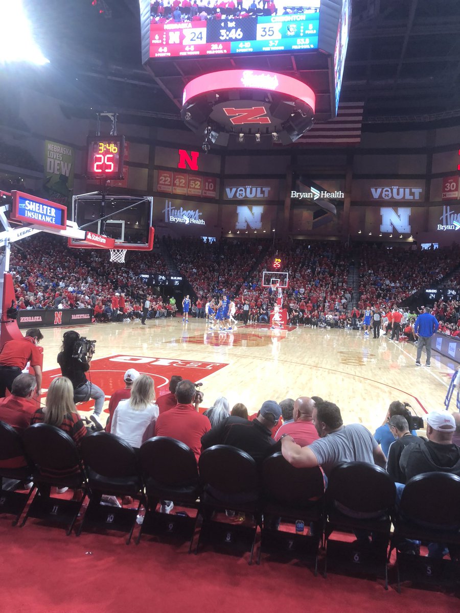MichaelStatz's tweet photo. @bdrass We would love to take you up on this offer… as die hard jays fans you know where to find us. We will be sitting in the front row of CHI for the rest of the season! #RollJays @bdrass @cucoachmac @JManigat12 @WillArtino31 @kevinmackey_ @huke_leller @benkrapfl8 https://t.co/phoTcWTDxF