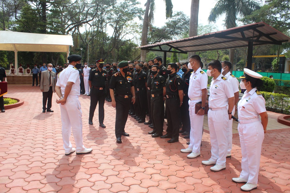 ESMTriservices's tweet photo. Gen Bipin Rawat, CDS delivered a talk on "Theaterisation of Indian Armed Forces" at Military Institute of Technology, Pune MILIT to 142 tri service officers of Technical Staff Course.CDS highlighted aspects of Jointness, Integration&amp;Roadmap for Joint War Fighting.
@ESMTriservices https://t.co/SFd9r7RkQF