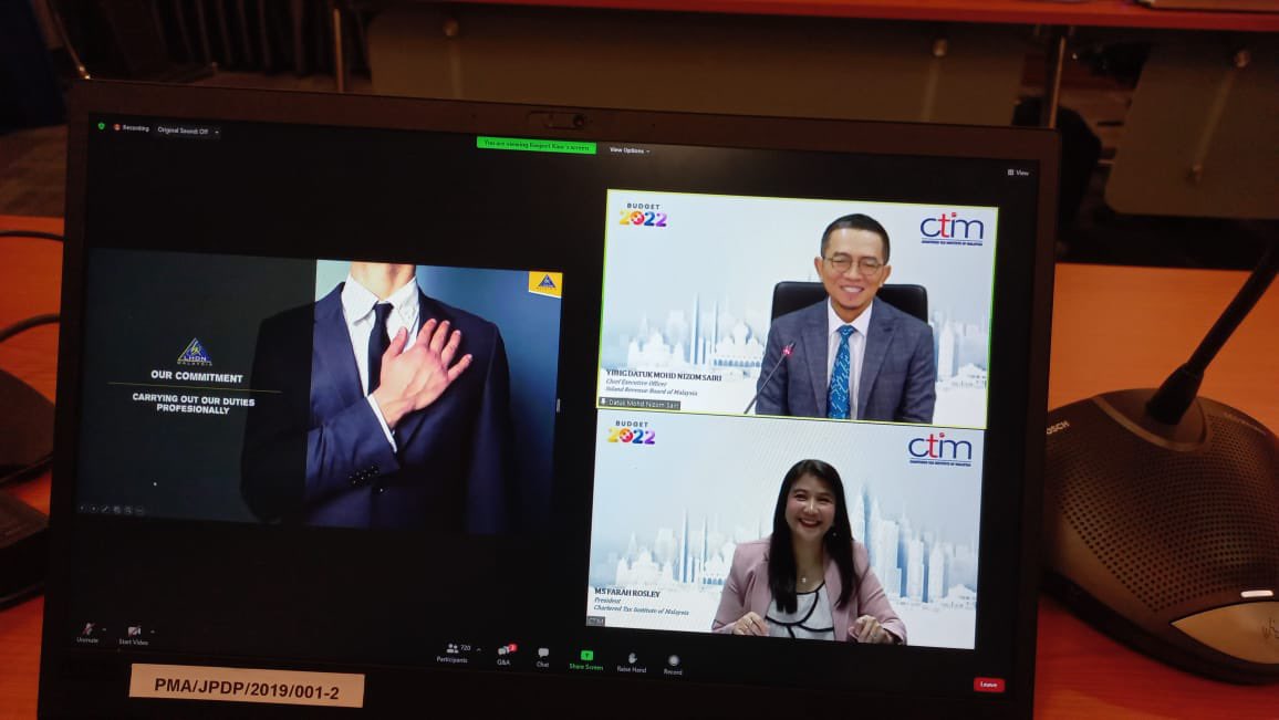 MohdNizomSairi's tweet photo. Spoke virtually at the @ctimmalaysia Budget Seminar 2022 moderated by @FarahRosley this morning. We talked about issues close to the heart of the tax fraternity, covering challenges posed by COVID-19, the nations road to socio-economic recovery &amp; tax proposals under Budget 2022. https://t.co/Oo5PVlmKw3
