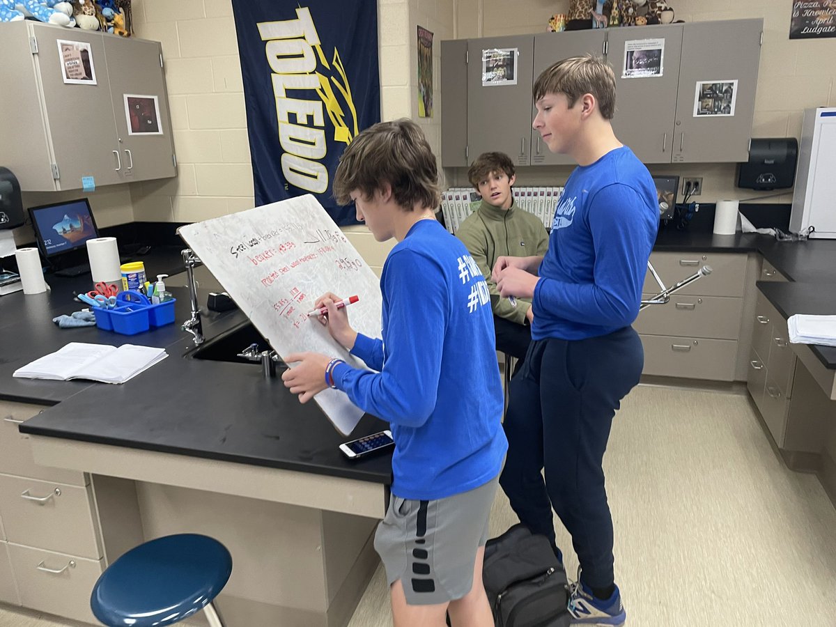 MrsBoyerOBHS's tweet photo. I’ll never stop being amazed watching my chemistry students develop real science in real time with just whiteboards and a few expo markers🤯 #modelingchemistry #letthemdothescience https://t.co/vVcqdk6J7e
